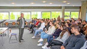John-F.-Kennedy-Schule: Esslinger Schüler nehmen Politiker in die Pflicht